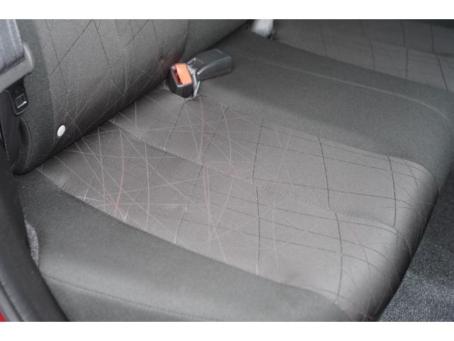 デミオ １３Ｃ　５速ＭＴ／ワンオーナー／バリューパッケージ／ダークテインテッドガラス／キーレスキー／電動格納ミラー／ＣＤオーディオ（ＵＳＢ端子付き）（16枚目）