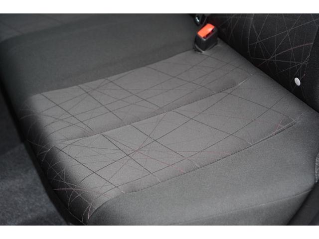 デミオ １３Ｃ　５速ＭＴ／ワンオーナー／バリューパッケージ／ダークテインテッドガラス／キーレスキー／電動格納ミラー／ＣＤオーディオ（ＵＳＢ端子付き）（25枚目）