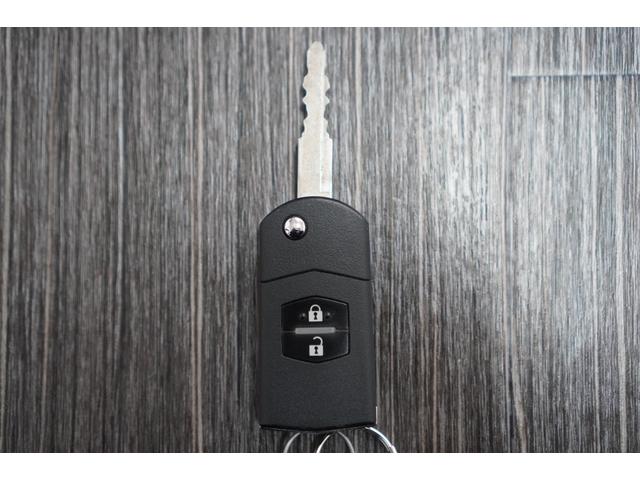 デミオ １３Ｃ　５速ＭＴ／ワンオーナー／バリューパッケージ／ダークテインテッドガラス／キーレスキー／電動格納ミラー／ＣＤオーディオ（ＵＳＢ端子付き）（29枚目）