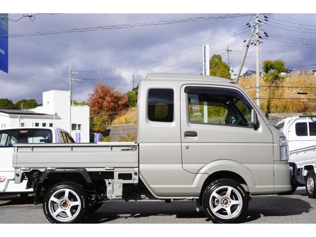 スーパーキャリイ X パートタイム4WD/5速MT/リフトアップ/社外14インチAW/リアオーバーフェンダー/バンパーガード/デフロック/デュアルカメラブレーキサポート/レーンキープアシスト/LEDライト/キーレス(4枚目)