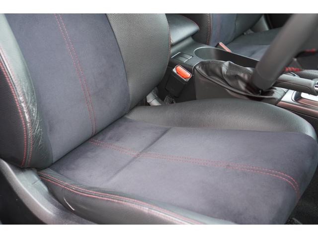 2.0i-S リミテッド 特別仕様車/4WD/HDDナビ/フルセグ/バックカメラ/パドルシフト/純正エアロ/HIDライト/純正アルミホイール/ETC/ハーフレザーシート/パワーシート(13枚目)