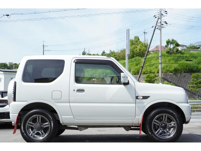 ランドベンチャー　特別仕様車／５速ＭＴ／４ＷＤ／メモリーナビ／フルセグ／バックカメラ／マッドガード／社外グリル／ＨＫＳマフラー／ＬＥＤテール／シートヒーター／キーレス／純正ＡＷ／専用シート表皮(4枚目)