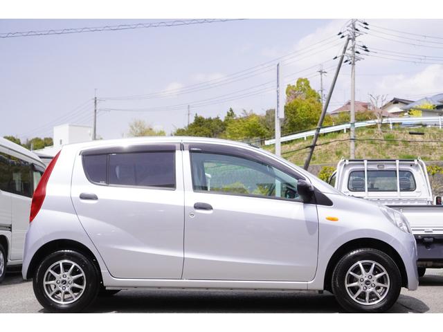 ミラ Ｘスペシャル　５速ＭＴ／４ＷＤ／純正ＣＤオーディオ／エアコン／パワステ／パワーウィンドウ／キーレスキー／Ｇ－ＳＰＥＥＤ　１３インチアルミホイール／ＥＴＣ／ヘッドライレベライザー／収納式ドリンクホルダー（4枚目）