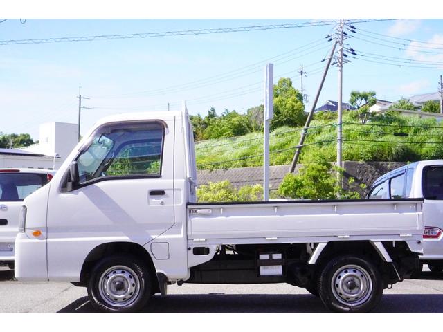 サンバートラック ＴＣスーパーチャージャー　４ＷＤ　５速ＭＴ／４ＷＤ／スーパーチャージャー／スバル生産最終型／ワンオーナー／エアコン／パワステ／パワーウィンドウ／純正ＣＤオーディオ／荷台ランプ／キーレスキー／ＥＴＣ（5枚目）