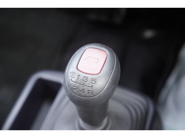 サンバートラック ＴＣスーパーチャージャー　４ＷＤ　５速ＭＴ／４ＷＤ／スーパーチャージャー／スバル生産最終型／ワンオーナー／エアコン／パワステ／パワーウィンドウ／純正ＣＤオーディオ／荷台ランプ／キーレスキー／ＥＴＣ（13枚目）