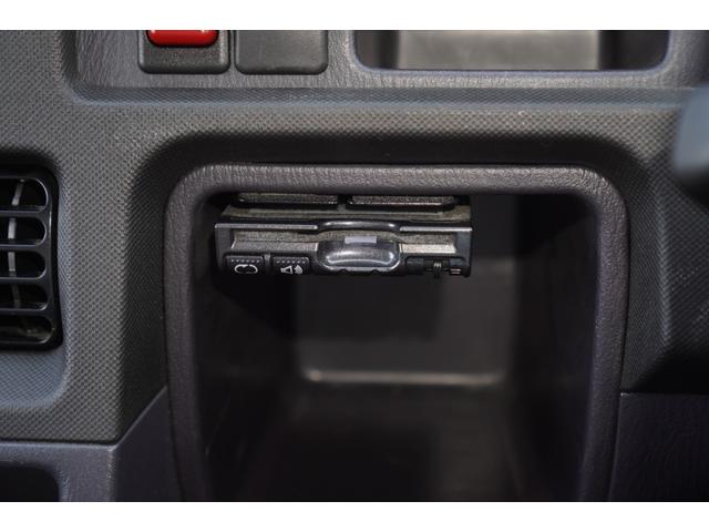 サンバートラック ＴＣスーパーチャージャー　４ＷＤ　５速ＭＴ／４ＷＤ／スーパーチャージャー／スバル生産最終型／ワンオーナー／エアコン／パワステ／パワーウィンドウ／純正ＣＤオーディオ／荷台ランプ／キーレスキー／ＥＴＣ（24枚目）