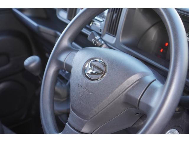 ハイゼットカーゴ クルーズターボＳＡＩＩＩ　５速ＭＴ／４ＷＤ／ターボ／ＬＥＤライト／スマートアシスト／ＣＤオーディオ／前後パワーウィンドウ／エアコン／パワステ／キーレスキー／障害物センサー／オートマチックハイビーム（23枚目）