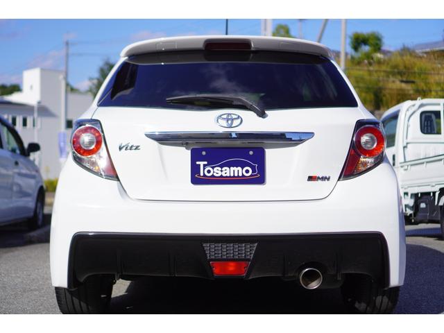 ヴィッツ ＧＲＭＮ　ターボ　５速ＭＴ／２００台限定車／ターボ／専用シート／専用エアロパーツ／専用アルミホイール／ナビ／フルセグ／バックカメラ／ＨＩＤライト／スマートキー／ＥＴＣ／エンジンプッシュスタート（3枚目）
