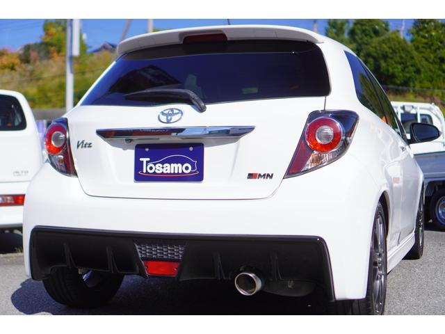 ヴィッツ ＧＲＭＮ　ターボ　５速ＭＴ／２００台限定車／ターボ／専用シート／専用エアロパーツ／専用アルミホイール／ナビ／フルセグ／バックカメラ／ＨＩＤライト／スマートキー／ＥＴＣ／エンジンプッシュスタート（8枚目）