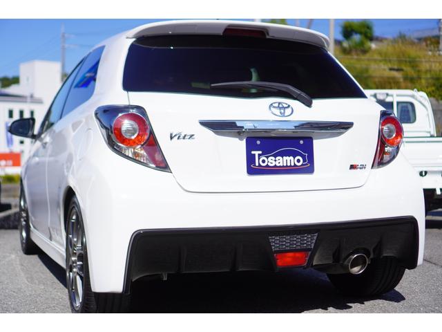 ヴィッツ ＧＲＭＮ　ターボ　５速ＭＴ／２００台限定車／ターボ／専用シート／専用エアロパーツ／専用アルミホイール／ナビ／フルセグ／バックカメラ／ＨＩＤライト／スマートキー／ＥＴＣ／エンジンプッシュスタート（9枚目）