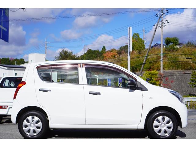 アルト Ｆ　５速ＭＴ／エアコン／パワステ／パワーウィンドウ／純正ＣＤオーディオ／キーレスキー／Ｗエアバッグ／ヘッドライトレベライザー／収納式ドリンクホルダー（4枚目）