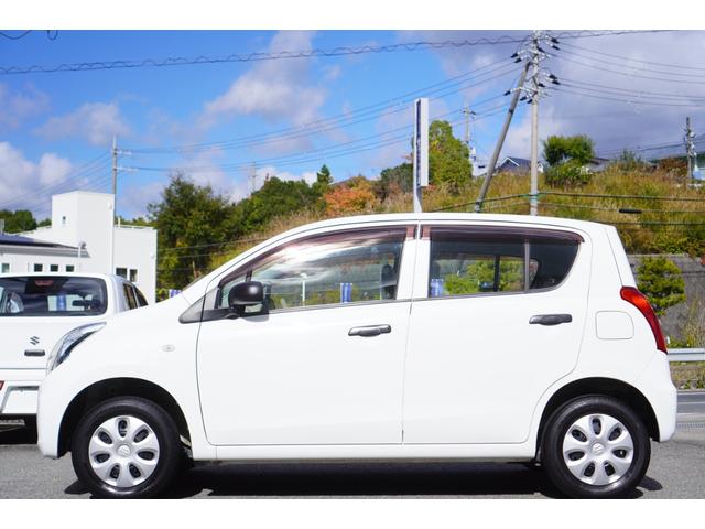 アルト Ｆ　５速ＭＴ／エアコン／パワステ／パワーウィンドウ／純正ＣＤオーディオ／キーレスキー／Ｗエアバッグ／ヘッドライトレベライザー／収納式ドリンクホルダー（5枚目）