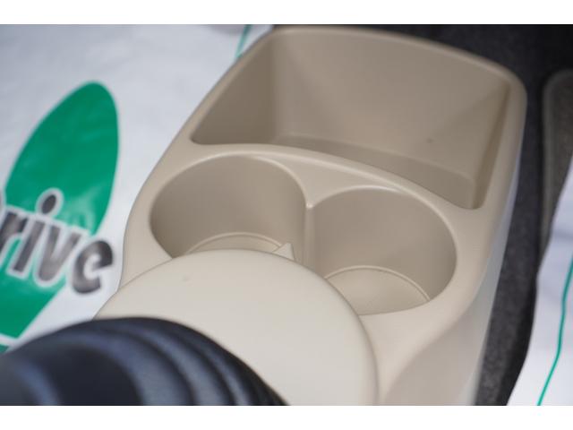 アルト Ｆ　５速ＭＴ／エアコン／パワステ／パワーウィンドウ／純正ＣＤオーディオ／キーレスキー／Ｗエアバッグ／ヘッドライトレベライザー／収納式ドリンクホルダー（14枚目）