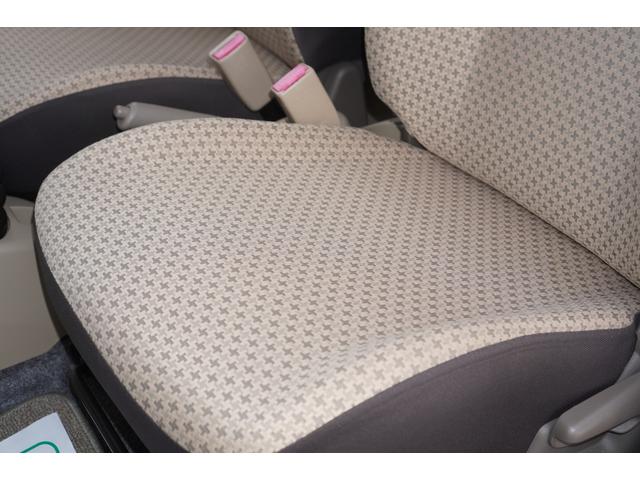 アルト Ｆ　５速ＭＴ／エアコン／パワステ／パワーウィンドウ／純正ＣＤオーディオ／キーレスキー／Ｗエアバッグ／ヘッドライトレベライザー／収納式ドリンクホルダー（24枚目）