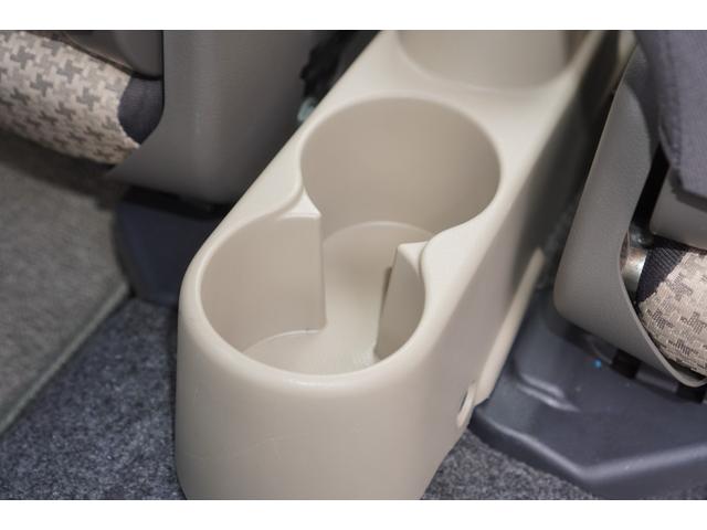 アルト Ｆ　５速ＭＴ／エアコン／パワステ／パワーウィンドウ／純正ＣＤオーディオ／キーレスキー／Ｗエアバッグ／ヘッドライトレベライザー／収納式ドリンクホルダー（27枚目）