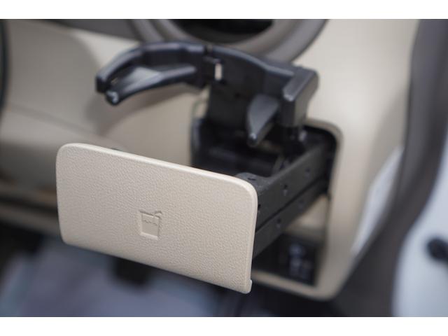 アルト Ｆ　５速ＭＴ／エアコン／パワステ／パワーウィンドウ／純正ＣＤオーディオ／キーレスキー／Ｗエアバッグ／ヘッドライトレベライザー／収納式ドリンクホルダー（28枚目）