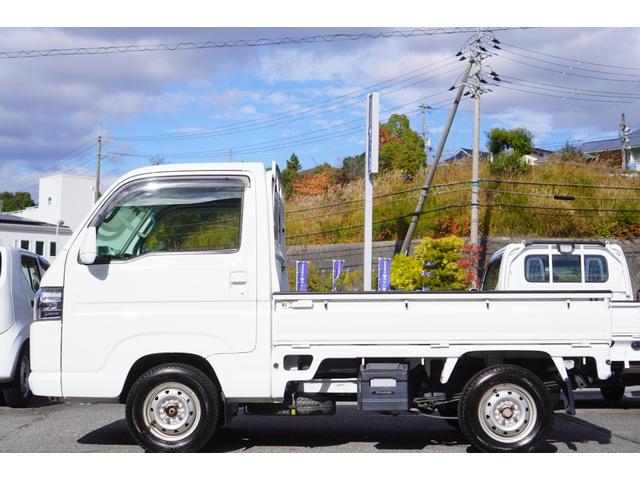 アクティトラック タウン　４ＷＤ／５速ＭＴ／ナビ／タコメーター／ドライブレコーダー／黒革調シートカバー／キーレスキー／荷台マット／荷台ランプ／エアコン／パワステ／パワーウィンドウ／運転席・助手席エアバッグ（5枚目）