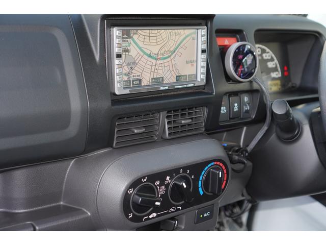 アクティトラック タウン　４ＷＤ／５速ＭＴ／ナビ／タコメーター／ドライブレコーダー／黒革調シートカバー／キーレスキー／荷台マット／荷台ランプ／エアコン／パワステ／パワーウィンドウ／運転席・助手席エアバッグ（10枚目）