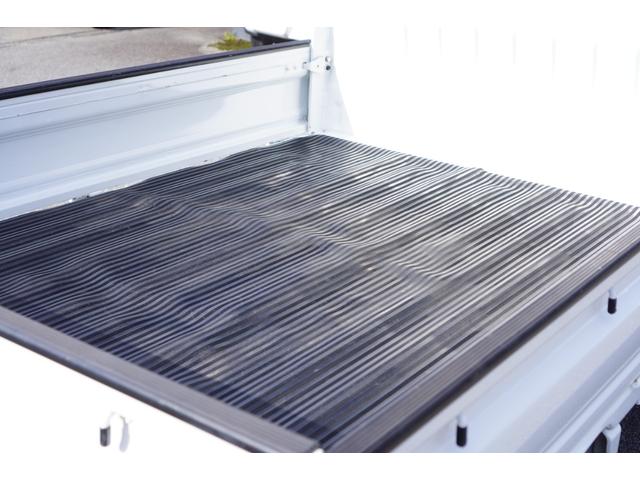 アクティトラック タウン　４ＷＤ／５速ＭＴ／ナビ／タコメーター／ドライブレコーダー／黒革調シートカバー／キーレスキー／荷台マット／荷台ランプ／エアコン／パワステ／パワーウィンドウ／運転席・助手席エアバッグ（16枚目）