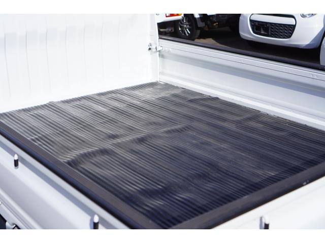 アクティトラック タウン　４ＷＤ／５速ＭＴ／ナビ／タコメーター／ドライブレコーダー／黒革調シートカバー／キーレスキー／荷台マット／荷台ランプ／エアコン／パワステ／パワーウィンドウ／運転席・助手席エアバッグ（17枚目）