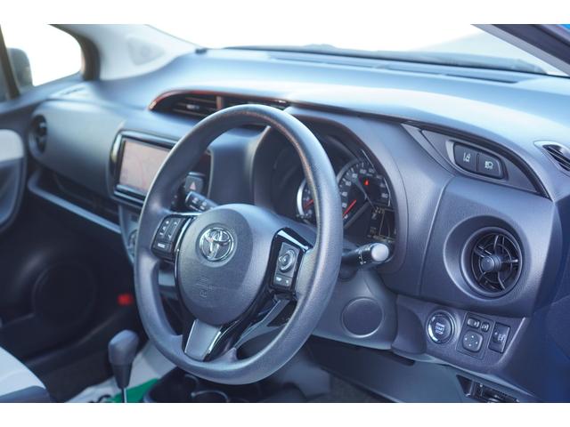 ヴィッツ Ｆ　メモリーナビ／フルセグ／バックカメラ／衝突被害軽減ブレーキ／レーンキープアシスト／スマートキー／プッシュスタート／ＬＥＤライト／ディーラーＯＰローダウンサスペンション／ＥＴＣ／エンジンスターター（22枚目）