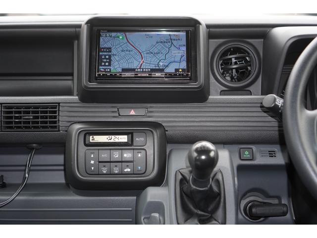 内装は黒を基調としております。落ち着いた雰囲気の車内でございます♪