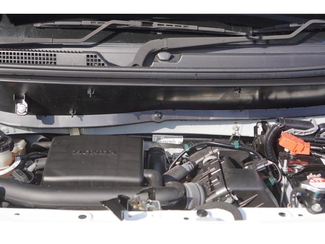 【エンジンルーム】です。大切にご使用されていたのが伝わってきます♪