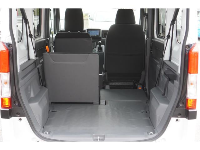 リアシートは片側だけ収納することもできます♪