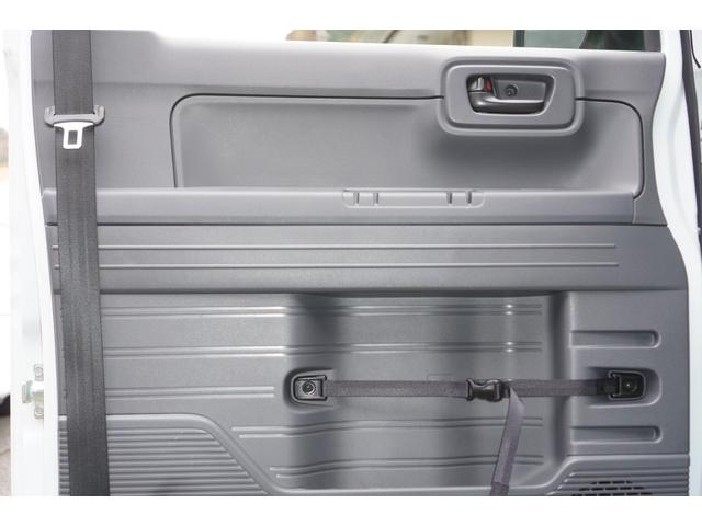 リアシートも綺麗です。大切にご使用されていたのが伝わってきます♪