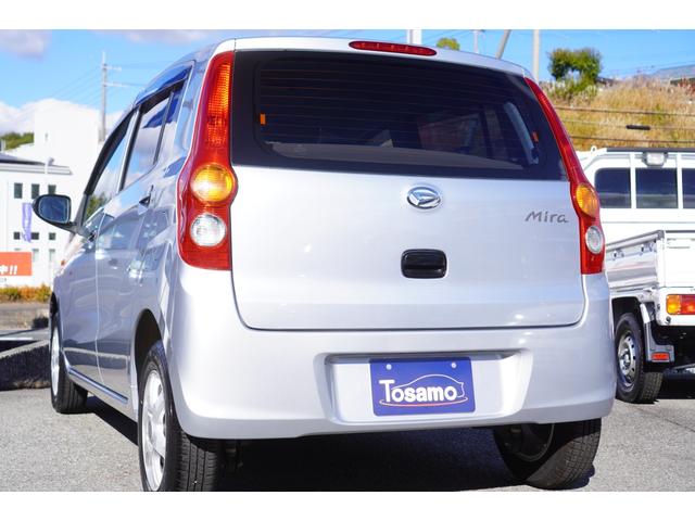 ミラ Ｘスペシャル　５速ＭＴ／車検令和９年１月まで／純正ＣＤオーディオ／収納式ドリンクホルダー／キーレスキー／社外１３インチアルミホイール／エアコン／パワステ／パワーウィンドウ（9枚目）