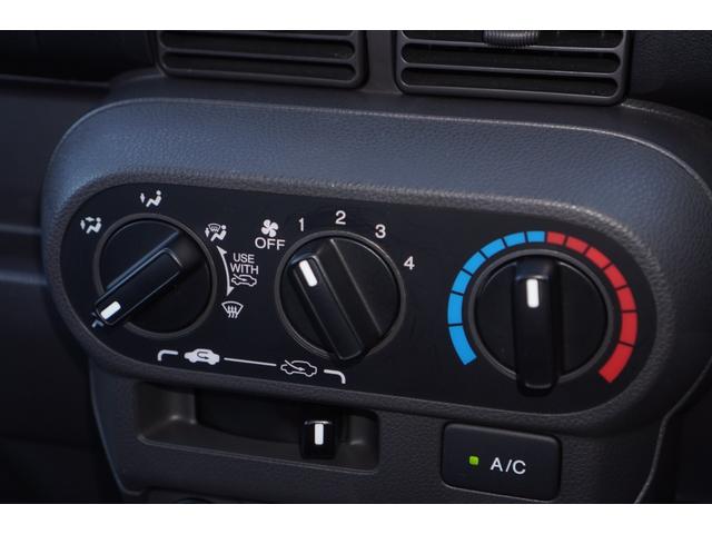 アクティトラック タウン　４ＷＤ／５速ＭＴ／ワンオーナー／エアコン／パワステ／パワーウィンドウ／キーレスキー／純正ＣＤオーディオ／荷台ランプ／ヘッドライトレベライザー／ドアザイザー／フロアマット（12枚目）