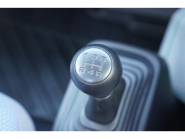 アクティトラック タウン　４ＷＤ／５速ＭＴ／ワンオーナー／エアコン／パワステ／パワーウィンドウ／キーレスキー／純正ＣＤオーディオ／荷台ランプ／ヘッドライトレベライザー／ドアザイザー／フロアマット（13枚目）