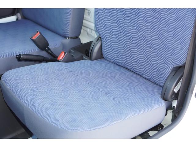 アクティトラック タウン　４ＷＤ／５速ＭＴ／ワンオーナー／エアコン／パワステ／パワーウィンドウ／キーレスキー／純正ＣＤオーディオ／荷台ランプ／ヘッドライトレベライザー／ドアザイザー／フロアマット（15枚目）