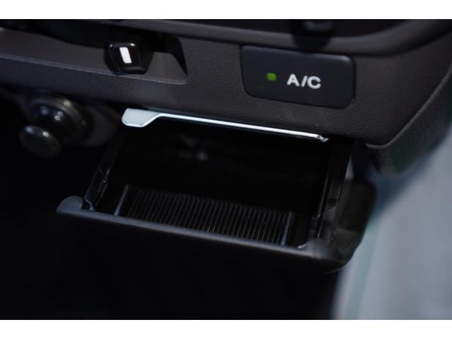 アクティトラック タウン　４ＷＤ／５速ＭＴ／ワンオーナー／エアコン／パワステ／パワーウィンドウ／キーレスキー／純正ＣＤオーディオ／荷台ランプ／ヘッドライトレベライザー／ドアザイザー／フロアマット（24枚目）