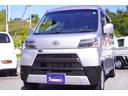 ハイゼットカーゴ クルーズターボＳＡＩＩＩ　５速ＭＴ／４ＷＤ／ターボ／ＬＥＤライト／スマートアシスト／ＣＤオーディオ／前後パワーウィンドウ／エアコン／パワステ／キーレスキー／障害物センサー／オートマチックハイビーム（7枚目）