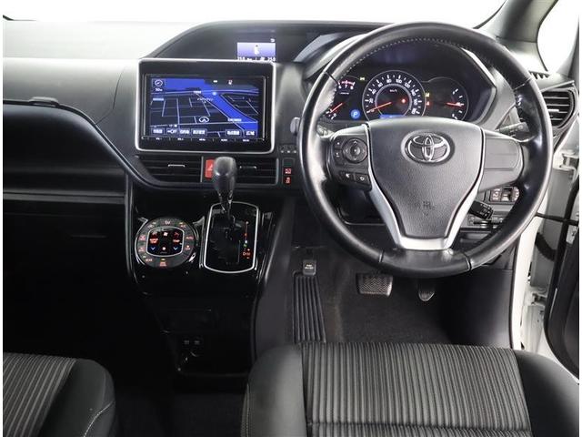 ノア Ｓｉ　フルセグ　メモリーナビ　ＤＶＤ再生　バックカメラ　衝突被害軽減システム　ＥＴＣ　ドラレコ　両側電動スライド　ＬＥＤヘッドランプ　ウオークスルー　乗車定員７人　３列シート　ワンオーナー　フルエアロ（4枚目）