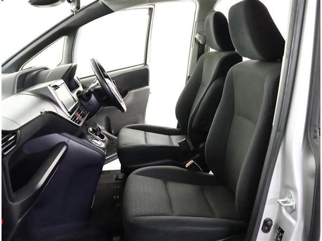 ヴォクシー ハイブリッドＶ　フルセグ　メモリーナビ　ＤＶＤ再生　バックカメラ　衝突被害軽減システム　ＥＴＣ　電動スライドドア　ＬＥＤヘッドランプ　乗車定員７人　３列シート（12枚目）