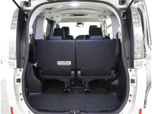 ヴォクシー ハイブリッドＶ　フルセグ　メモリーナビ　ＤＶＤ再生　バックカメラ　衝突被害軽減システム　ＥＴＣ　電動スライドドア　ＬＥＤヘッドランプ　乗車定員７人　３列シート（15枚目）