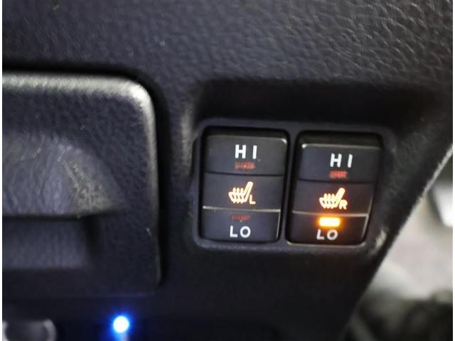 ヴォクシー ハイブリッドＶ　フルセグ　メモリーナビ　ＤＶＤ再生　バックカメラ　衝突被害軽減システム　ＥＴＣ　電動スライドドア　ＬＥＤヘッドランプ　乗車定員７人　３列シート（27枚目）