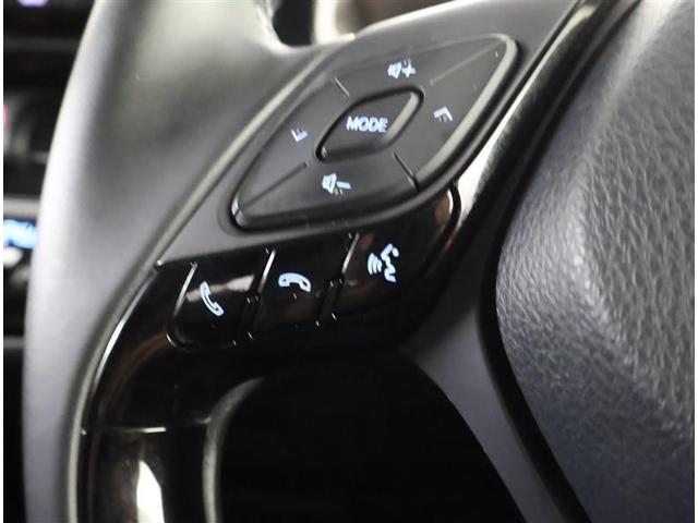 �^�]���A�I�[�f�B�I�̑�������ĂāA�n�b�Ƃ������Ƃ͂���܂��񂩁H�X�e�A�����O�X�C�b�`�́A�^�]���ł��n���h���ŃI�[�f�B�I�̑��삪�\�ł��B