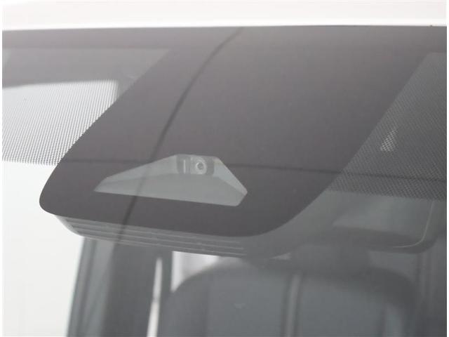 ノア Ｓ－Ｚ　フルセグ　メモリーナビ　ＤＶＤ再生　後席モニター　バックカメラ　衝突被害軽減システム　ＥＴＣ　両側電動スライド　ＬＥＤヘッドランプ　乗車定員７人　３列シート　ワンオーナー（9枚目）