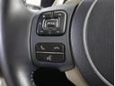 ステアリングスイッチ付き。前方から目を離すことなく操作することが可能です。