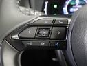 ステアリングスイッチ付き。前方から目を離すことなく操作することが可能です。
