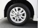 スポーティな印象を与える純正ホイールです。どこまでも走っていきたくなるようなデザインですね♪