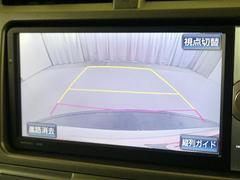 バックガイドモニターで、後方を確認しながら安心して駐車することができます。運転初心者も熟練者も必須の機能ですよ！ 7