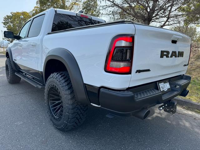 ダッジ・ラム 　新並　ＲＡＭ１５００　ＲＥＢＥＬ　ＨＥＭＩ５．７ＬＶ８　８速ＡＴ　２／４ＷＤ切替式　ラフカン３．５インチリフトＵＰ　２０インチＡＷ　Ｇｉｂｓｏｎマフラー　オーバーフェンダー　ＢＷヒッチ　ＬＥＤマーカー（13枚目）