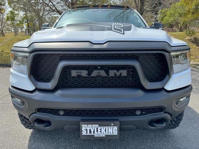 ダッジ・ラム 　新並　ＲＡＭ１５００　ＲＥＢＥＬ　ＨＥＭＩ５．７ＬＶ８　８速ＡＴ　２／４ＷＤ切替式　ラフカン３．５インチリフトＵＰ　２０インチＡＷ　Ｇｉｂｓｏｎマフラー　オーバーフェンダー　ＢＷヒッチ　ＬＥＤマーカー（28枚目）