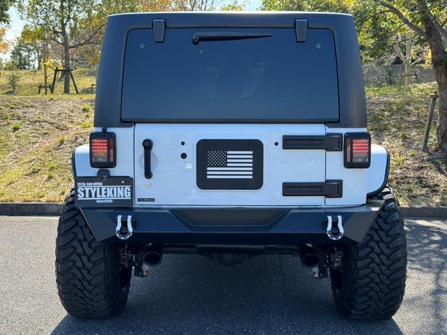 ジープ・ラングラーアンリミテッド スポーツ D車/リフトUP/22インチAW/前後スチールバンパー/スクリーンガード/オーバーフェンダー/スチールサイドステップ/2本出しマフラー/LEDヘッド・テール/社外フード/パナナビ/リクライニングKIT(5枚目)