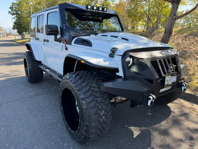 ジープ・ラングラーアンリミテッド スポーツ D車/リフトUP/22インチAW/前後スチールバンパー/スクリーンガード/オーバーフェンダー/スチールサイドステップ/2本出しマフラー/LEDヘッド・テール/社外フード/パナナビ/リクライニングKIT(7枚目)