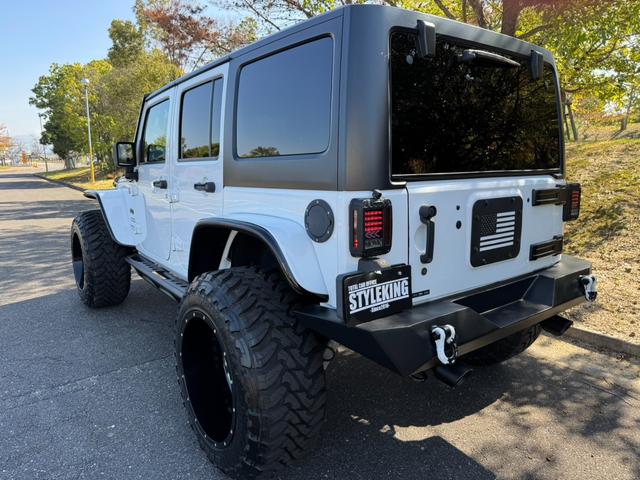 ジープ・ラングラーアンリミテッド スポーツ D車/リフトUP/22インチAW/前後スチールバンパー/スクリーンガード/オーバーフェンダー/スチールサイドステップ/2本出しマフラー/LEDヘッド・テール/社外フード/パナナビ/リクライニングKIT(9枚目)